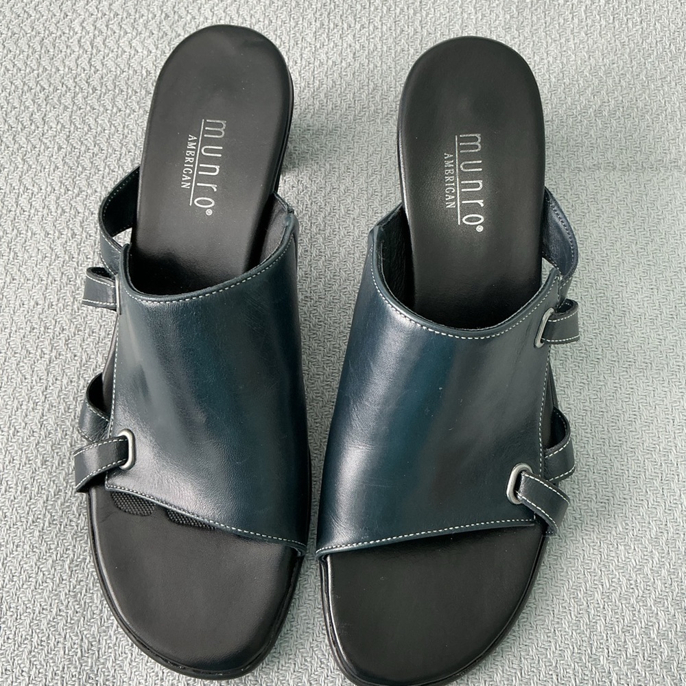Munro Women's Dark Blue Leather Mules